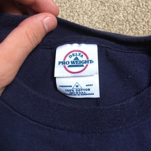 2004 NCAA Champions UConn Huskies T Shirt - Picture 3 of 4